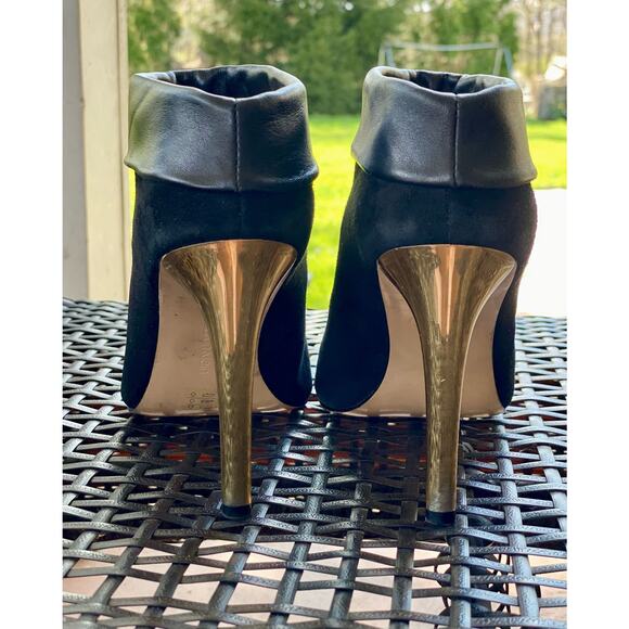Calvin Klein Women’s Ankle Bootie Stiletto Gold Heel Sz 8.5 Black Suede Leather - Picture 5 of 10
